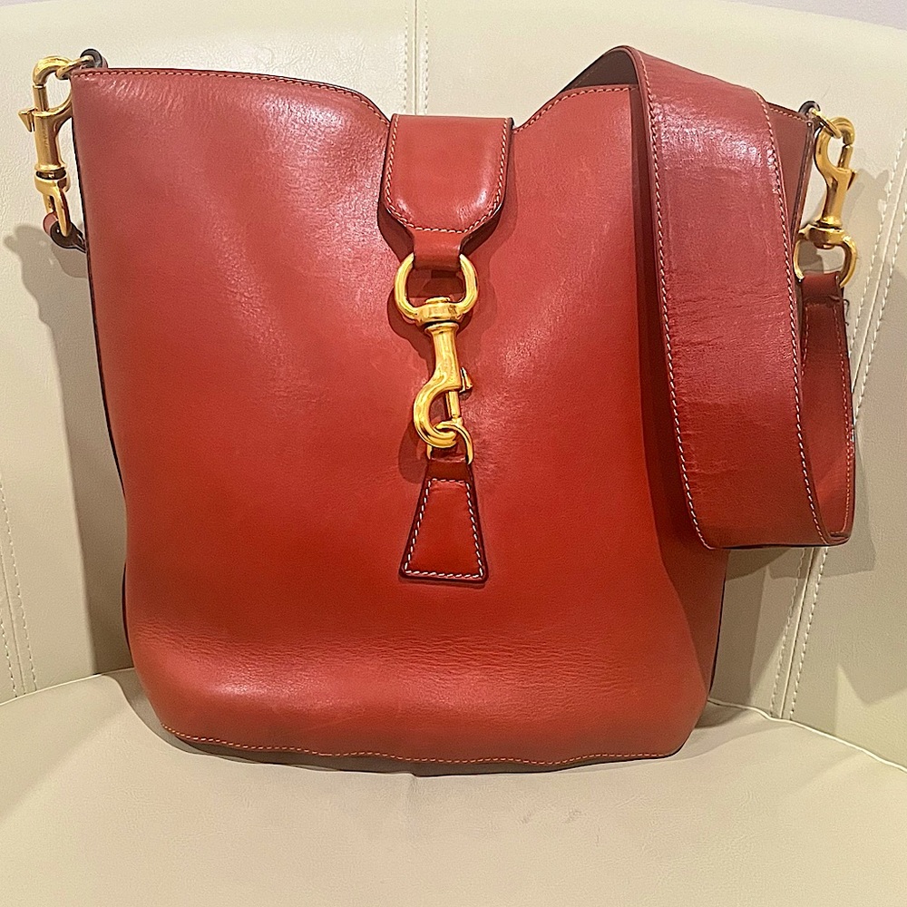 Authentic GUCCI Leather Bucket Bag with gold hardware